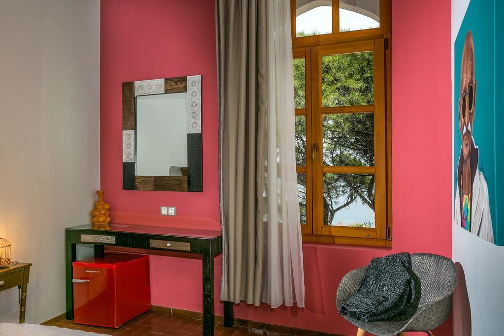 A For Art Hotel Limenas  Exterior photo